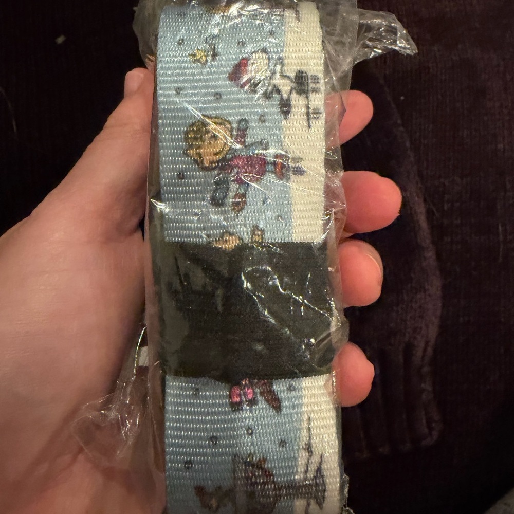 Harveys Peanuts Snoopy Click n Carry Winter Purse Strap